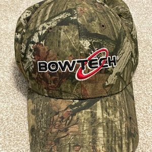 Bow tech camo hat